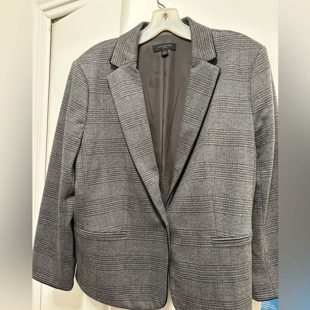 Tweed black/brown jacket.